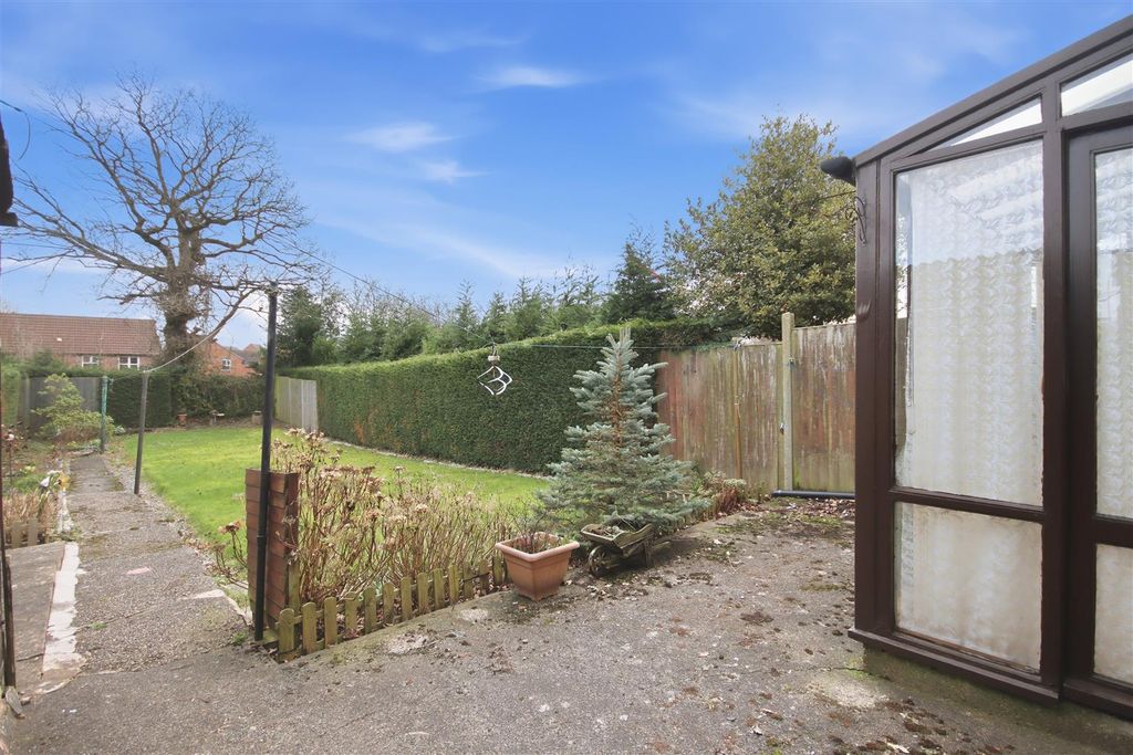 Property photo 3 of 21 Rear Garden 1