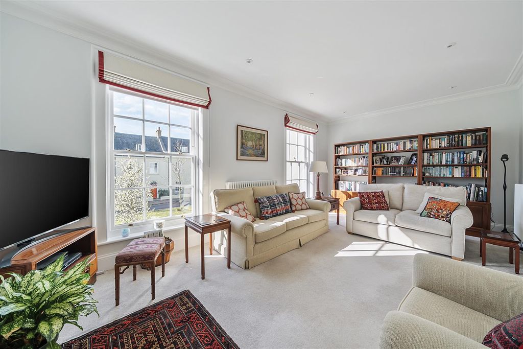 Property photo 2 of 25 Sitting Room