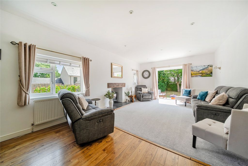Property photo 2 of 12 Sitting Room