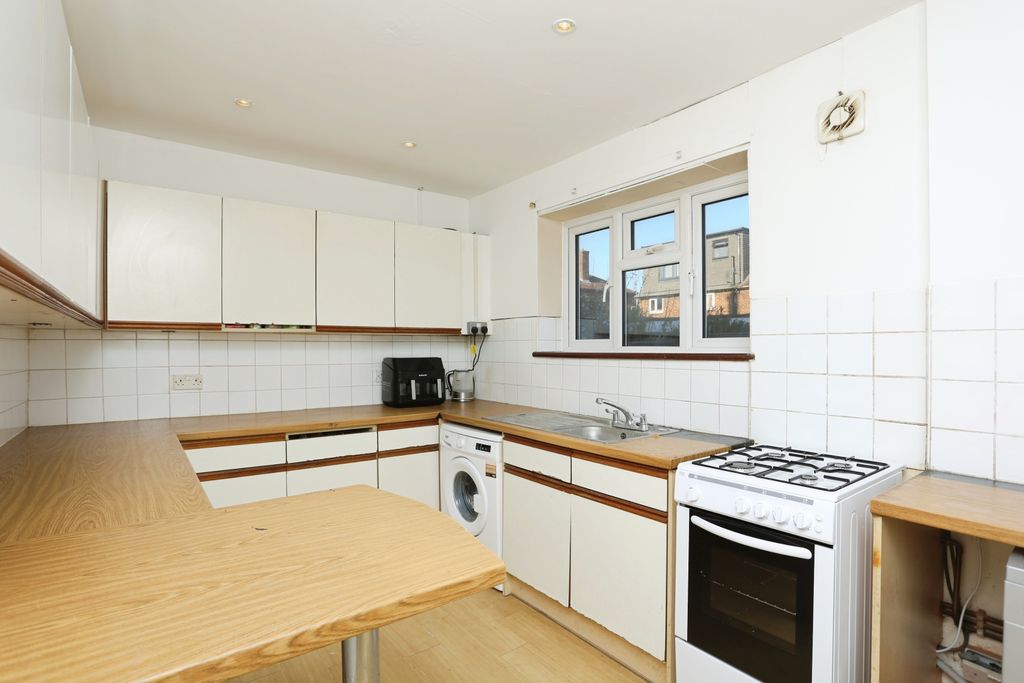 Property photo 2 of 15 Kitchen