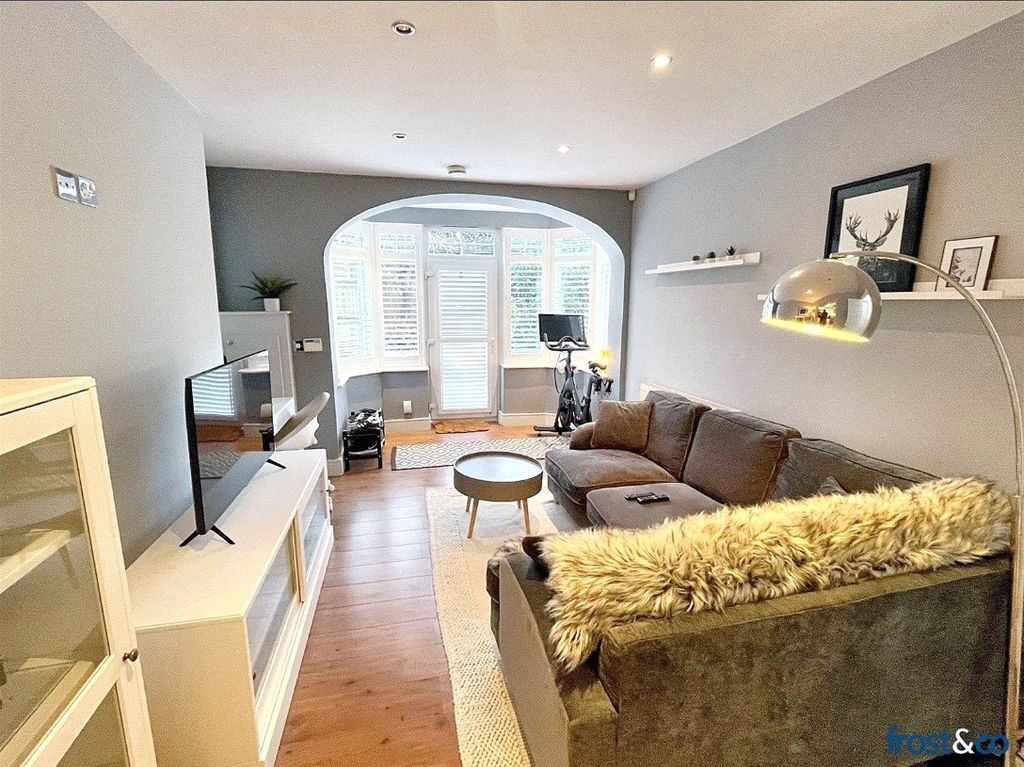 Property photo 2 of 8 Lounge