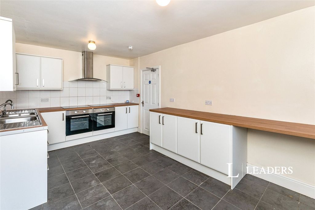 Property photo 2 of 4 Kitchen