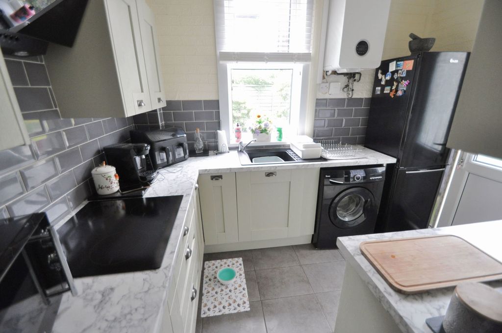 Property photo 3 of 33