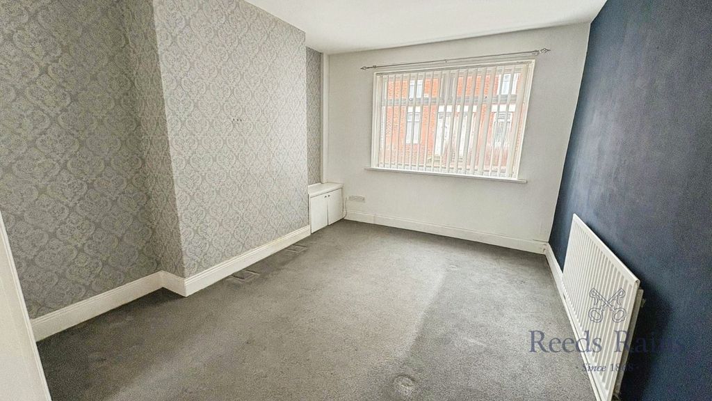 Property photo 2 of 11 Lounge