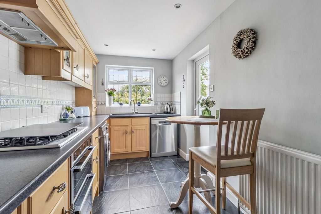 Property photo 3 of 11