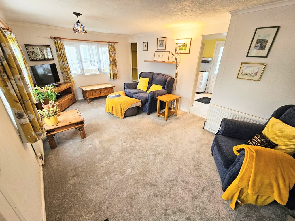 Property photo 2 of 13 4588872