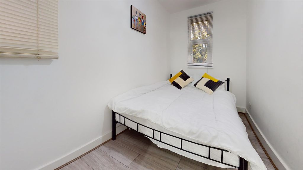 Property photo 3 of 7 St-Pauls-Avenue-Bedroom (2).Jpg