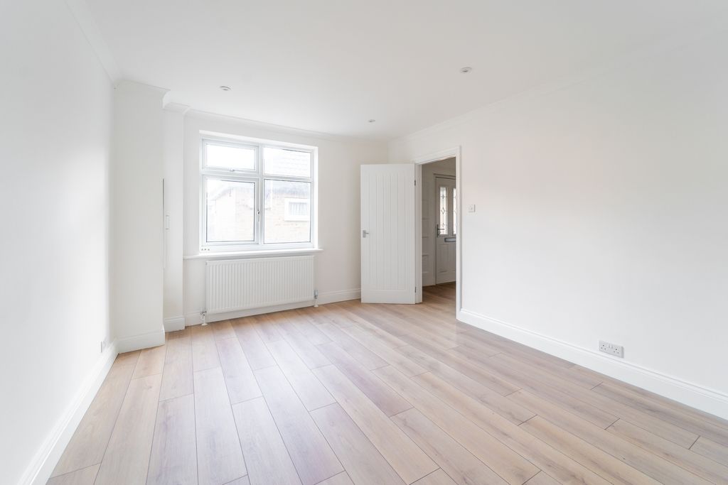 Property photo 3 of 11 Ndb00894