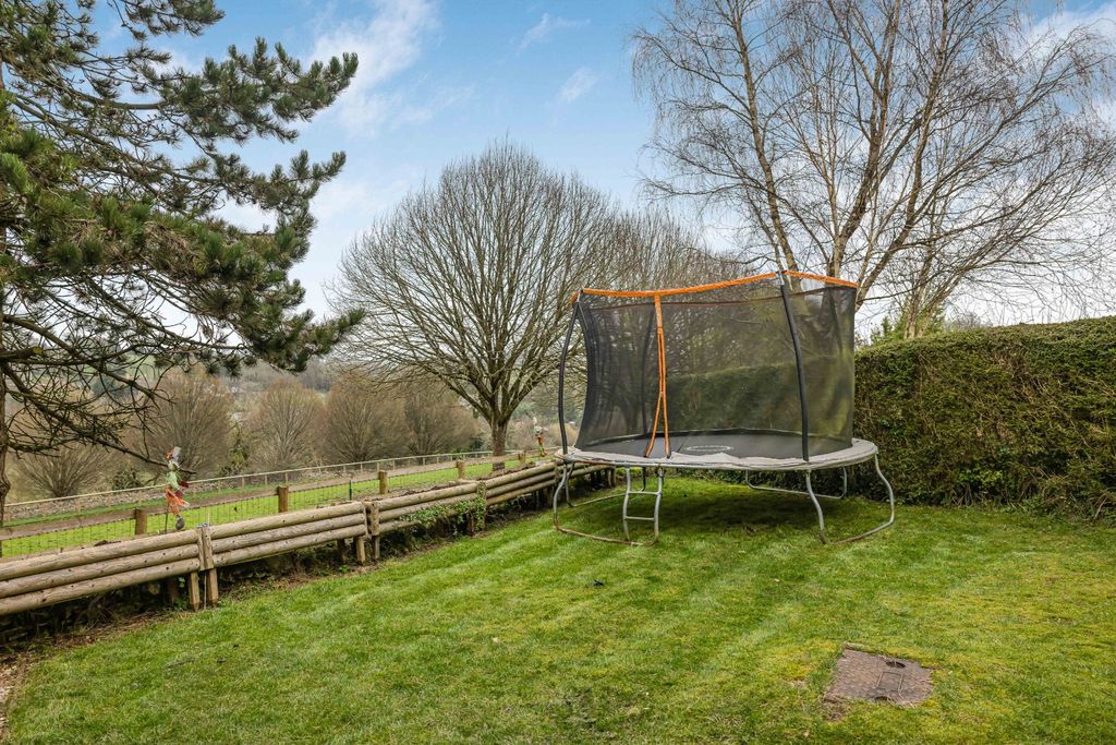 Property photo 2 of 23 Picture No. 17