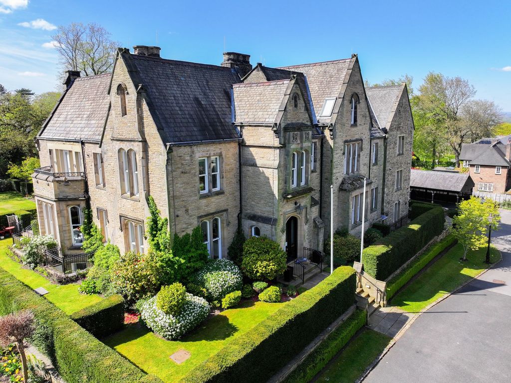 Property photo 1 of 16 External