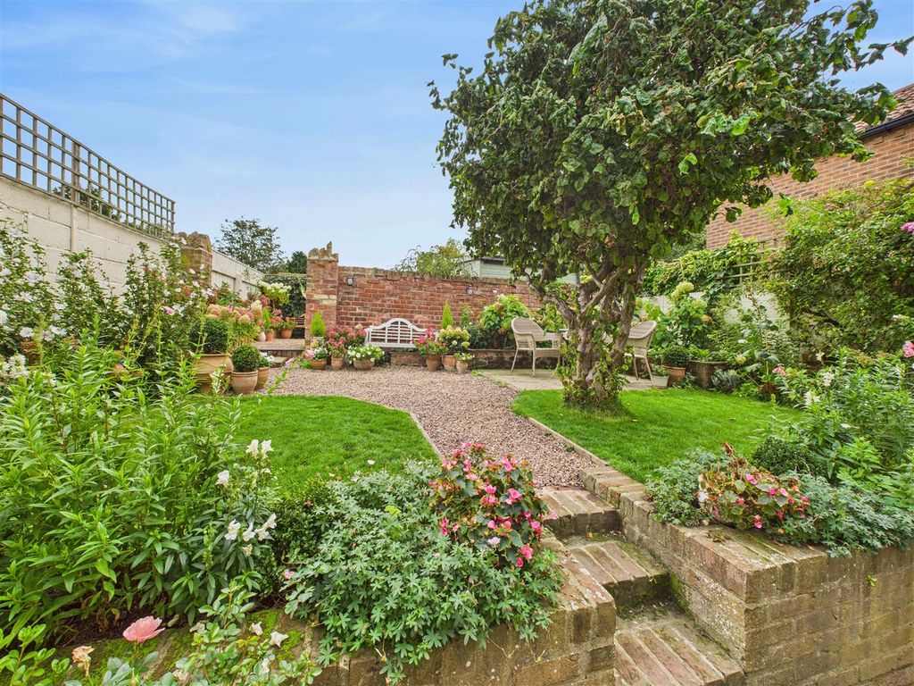 Property photo 3 of 15 Outside