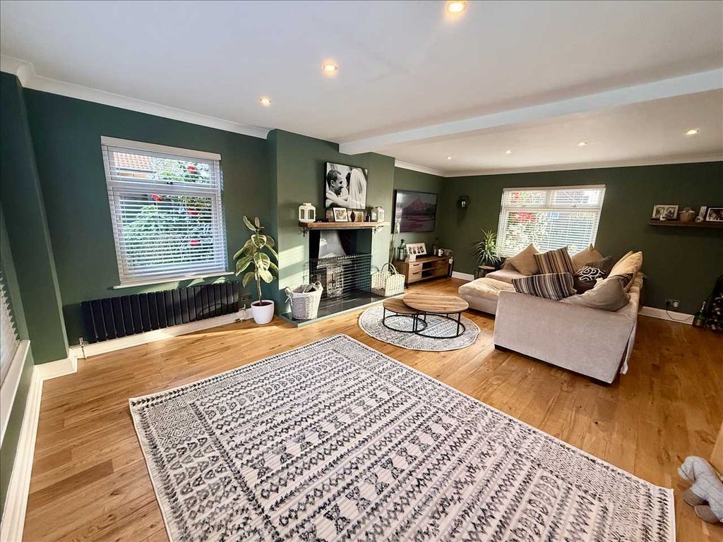 Property photo 3 of 33 Living Room