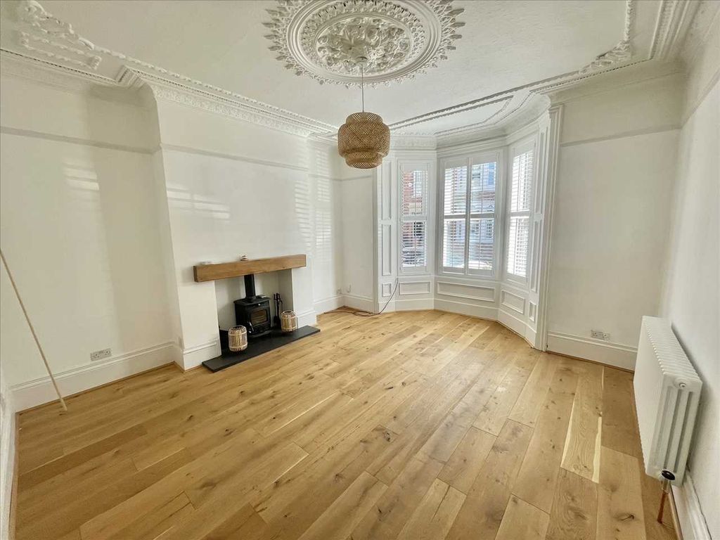 Property photo 3 of 13 Lounge (Front)