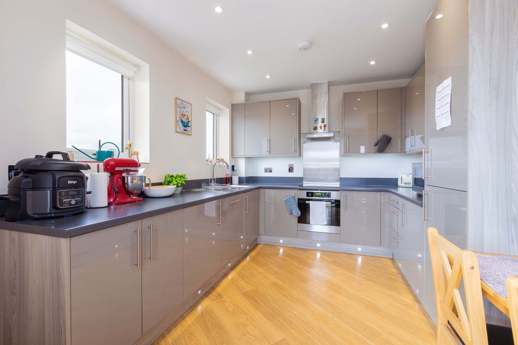 Property photo 3 of 15 7 Keepers Court-9