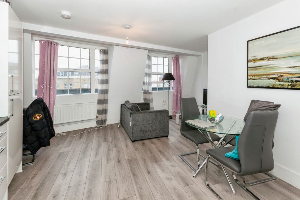 Property photo 3 of 17 Img_1733162_009