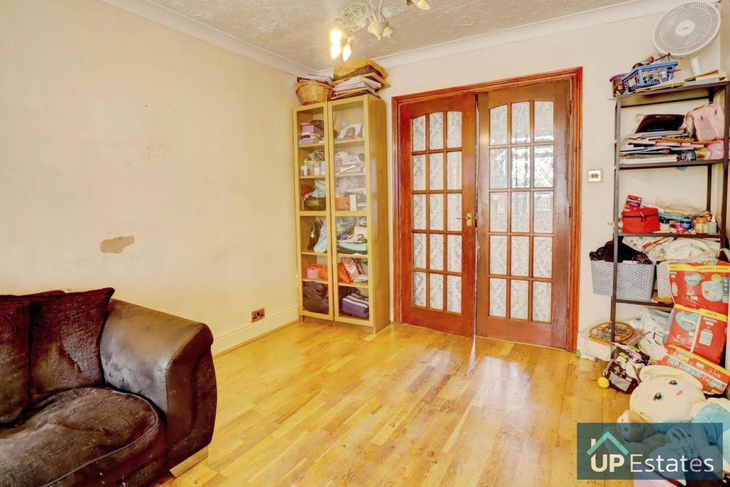 Property photo 3 of 10 Living Room