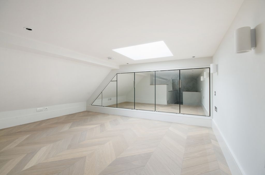 Property photo 2 of 9 954763