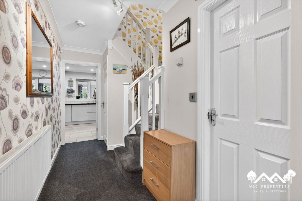 Property photo 2 of 62