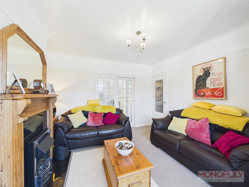 Property photo 3 of 33 Cam01943G0-Pr0628-Still006.Jpg