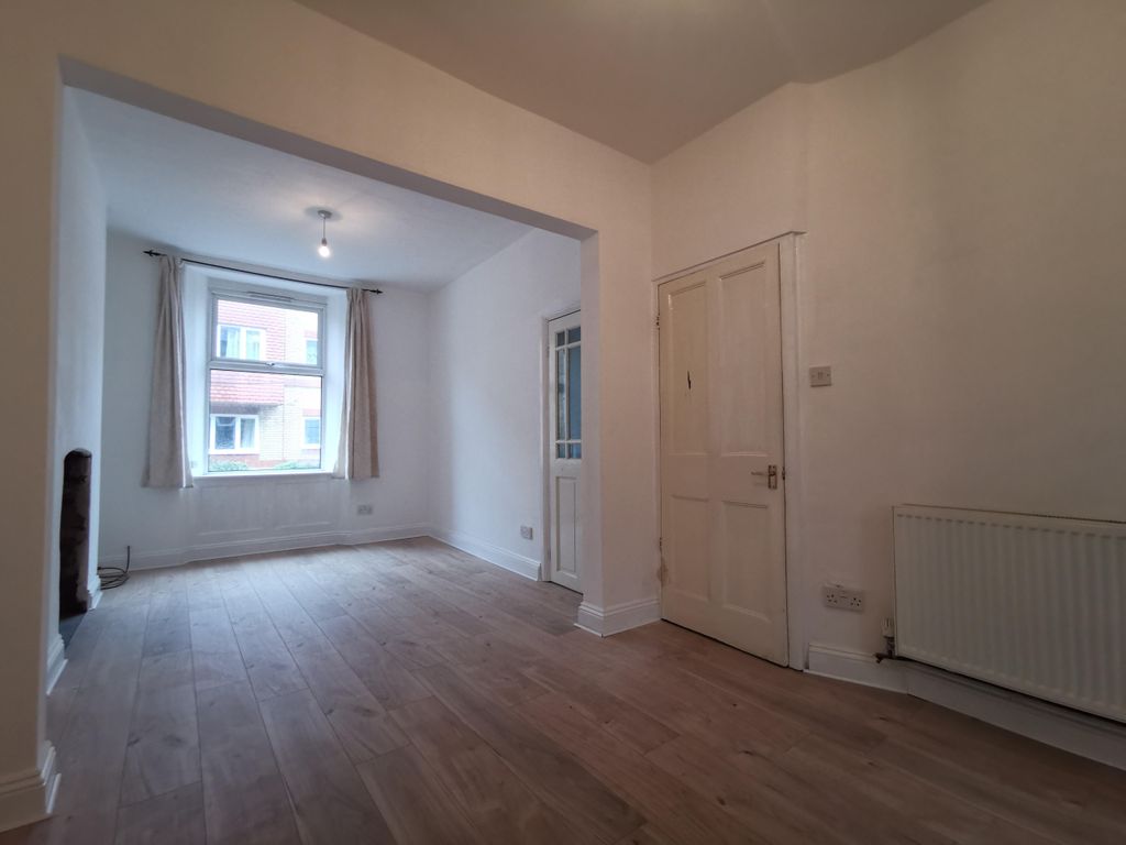Property photo 3 of 10 Dining Room