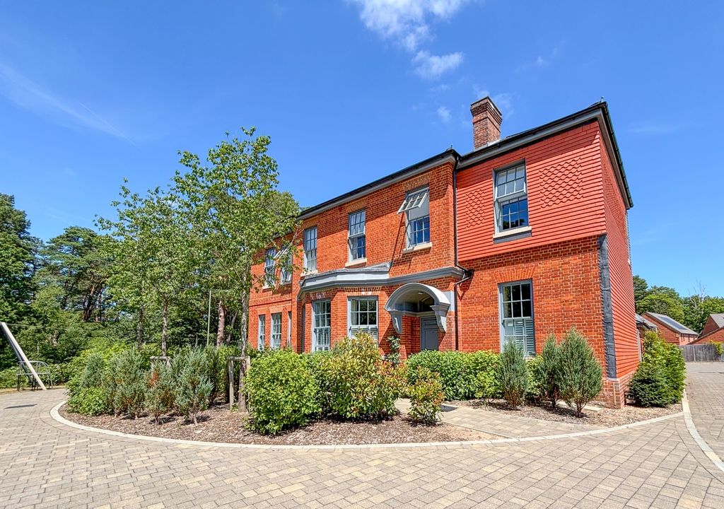 Property photo 1 of 11 Front Of Building