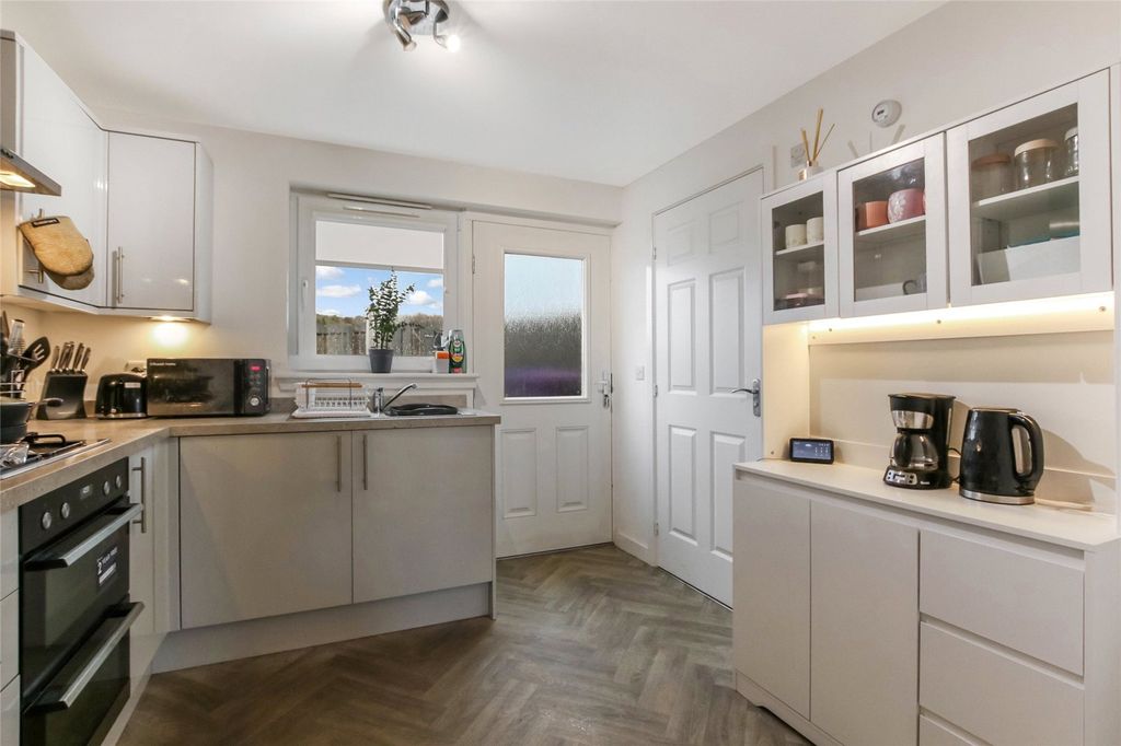 Property photo 3 of 16 Kitchen