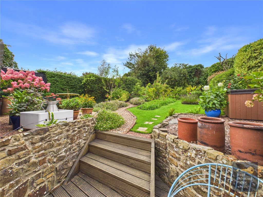 Property photo 2 of 32 Picture No. 31