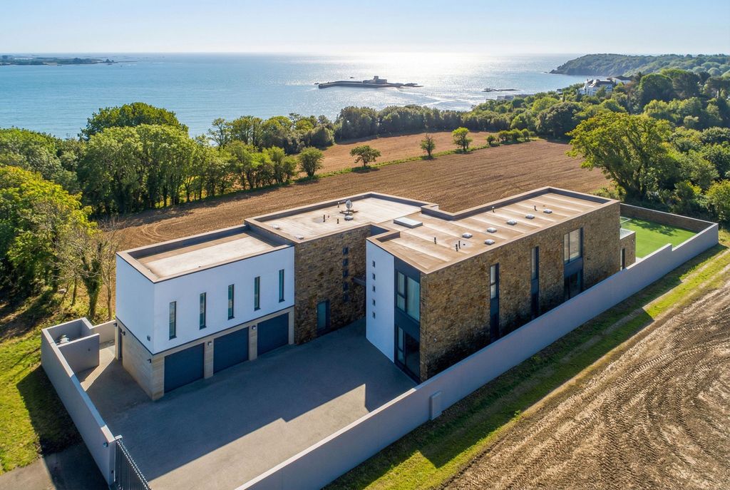 Property photo 3 of 96