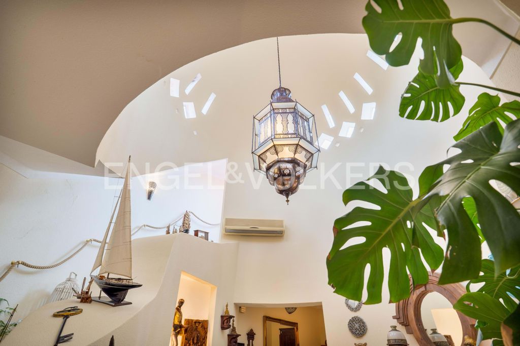 Property photo 3 of 43