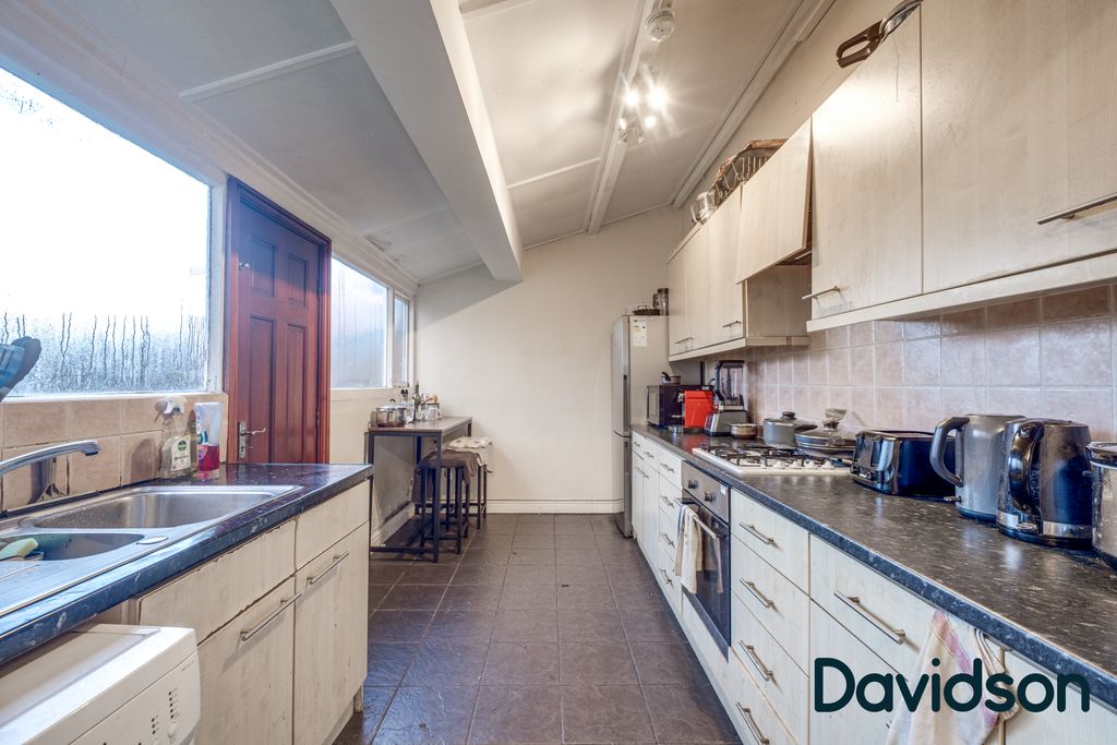 Property photo 3 of 8 Logo-12 Kitchen