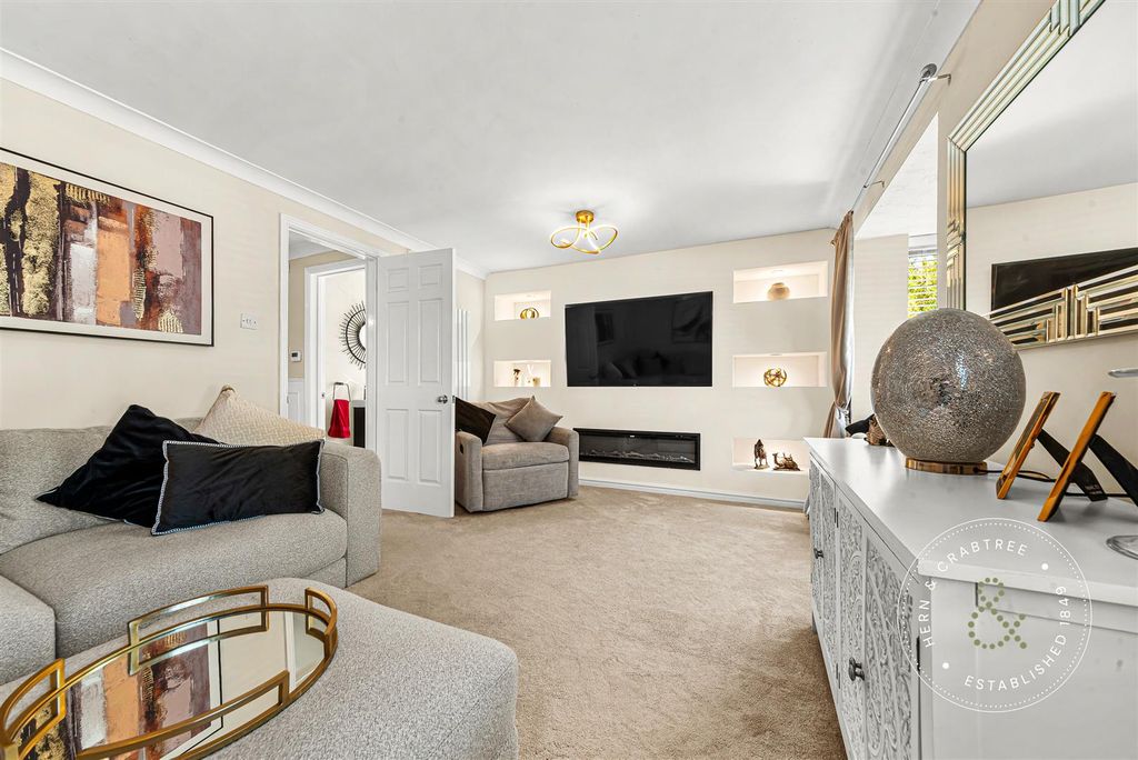 Property photo 3 of 43 Crawley-Close-15.Jpg