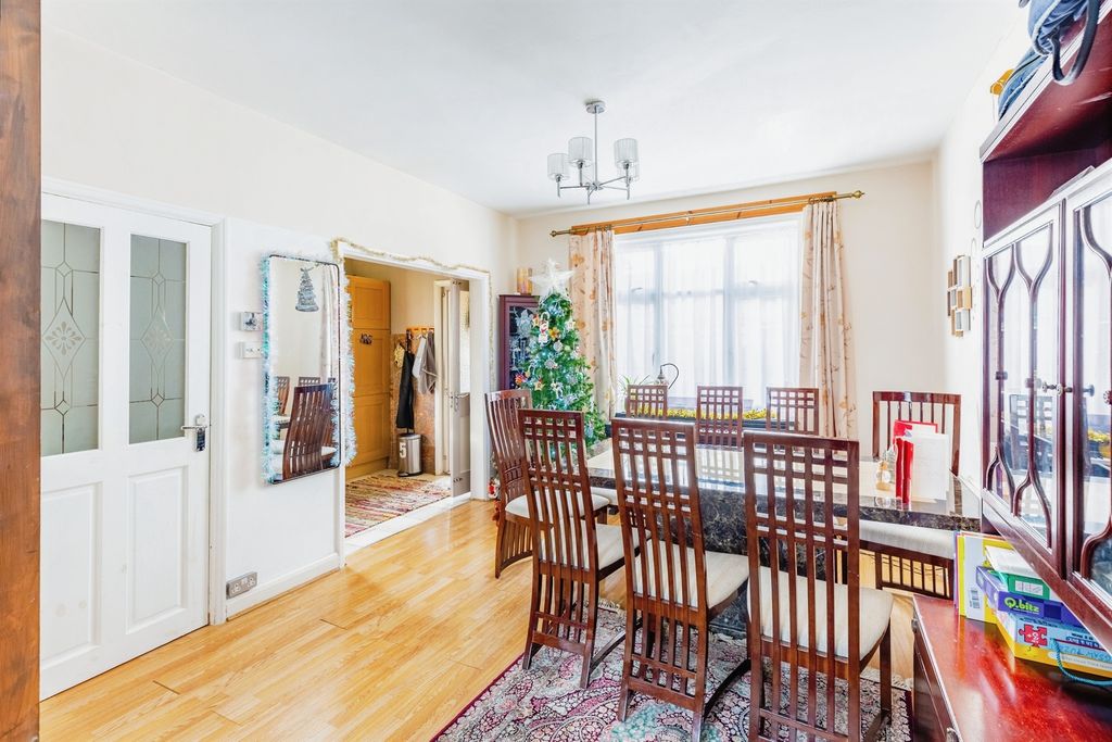Property photo 3 of 18