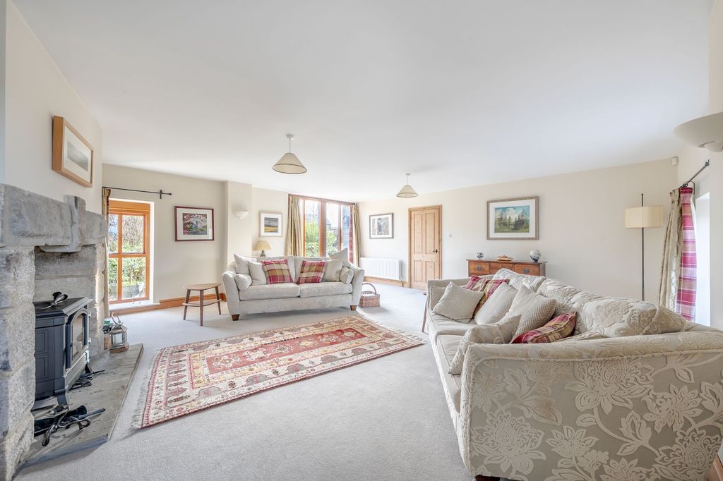 Property photo 2 of 42