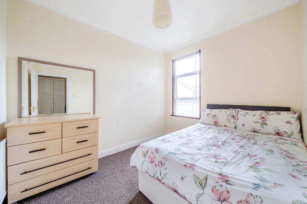 Property photo 3 of 11 1315435-4-685956d...