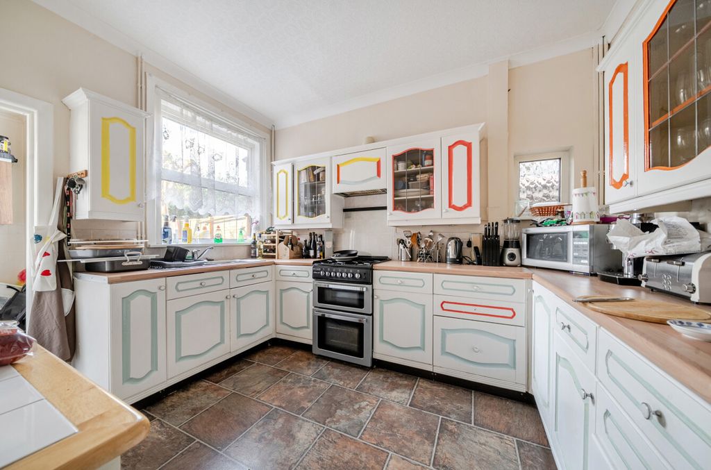 Property photo 2 of 12 1402530-12-69A720...