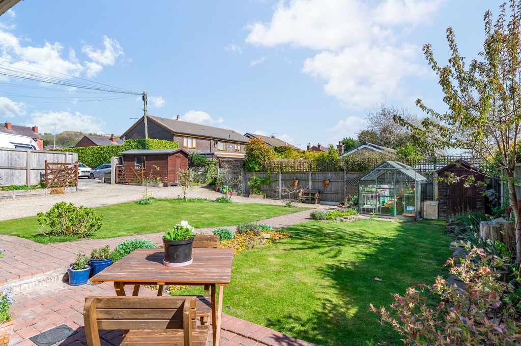 Property photo 2 of 30 4069953