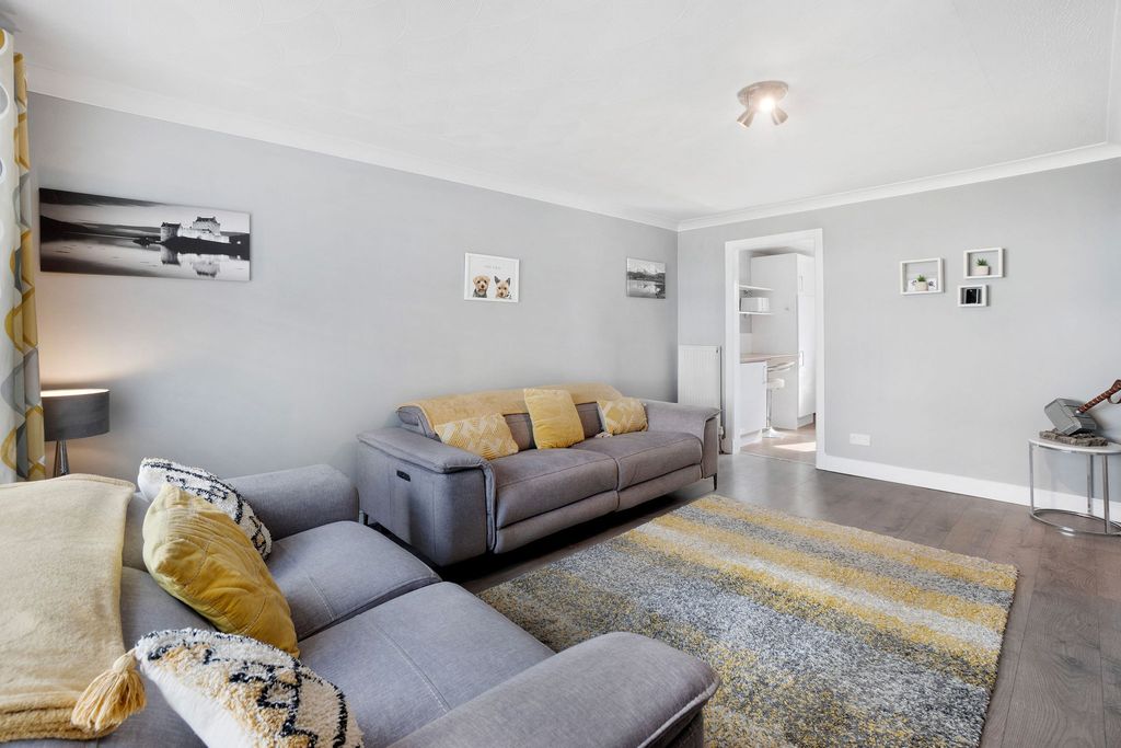 Property photo 2 of 16 Lounge