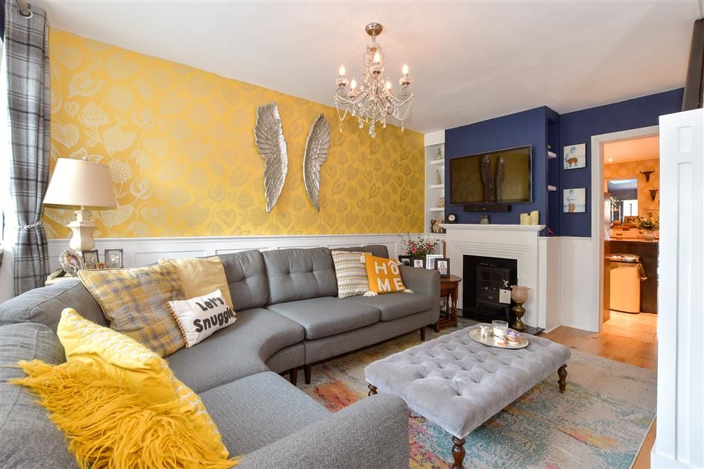 Property photo 1 of 12 Lounge
