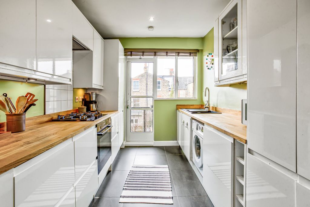 Property photo 2 of 16 Picture No. 21