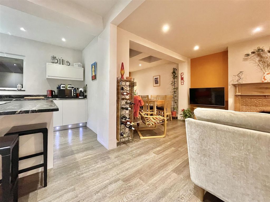Property photo 2 of 33 Kitchen/ Open Plan Living