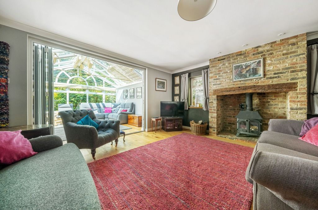 Property photo 2 of 25