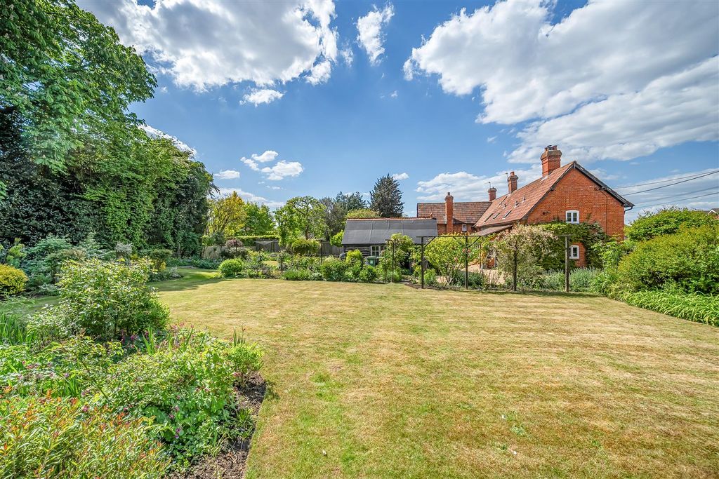 Property photo 2 of 23 24-681Fb69c8Ec84-1289075-Arw-24.Jpg