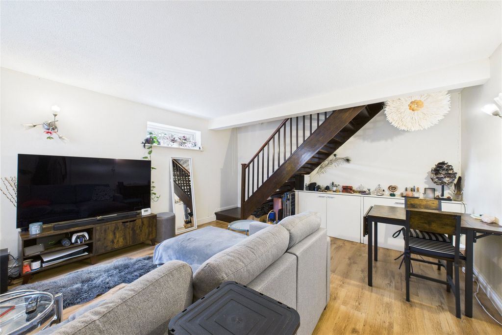 Property photo 3 of 7 Picture No. 24