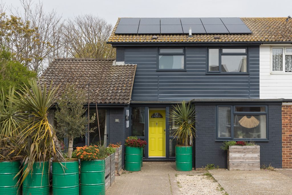 Property photo 1 of 18 111233 - Denham Way_The Modern House (53).Jpg