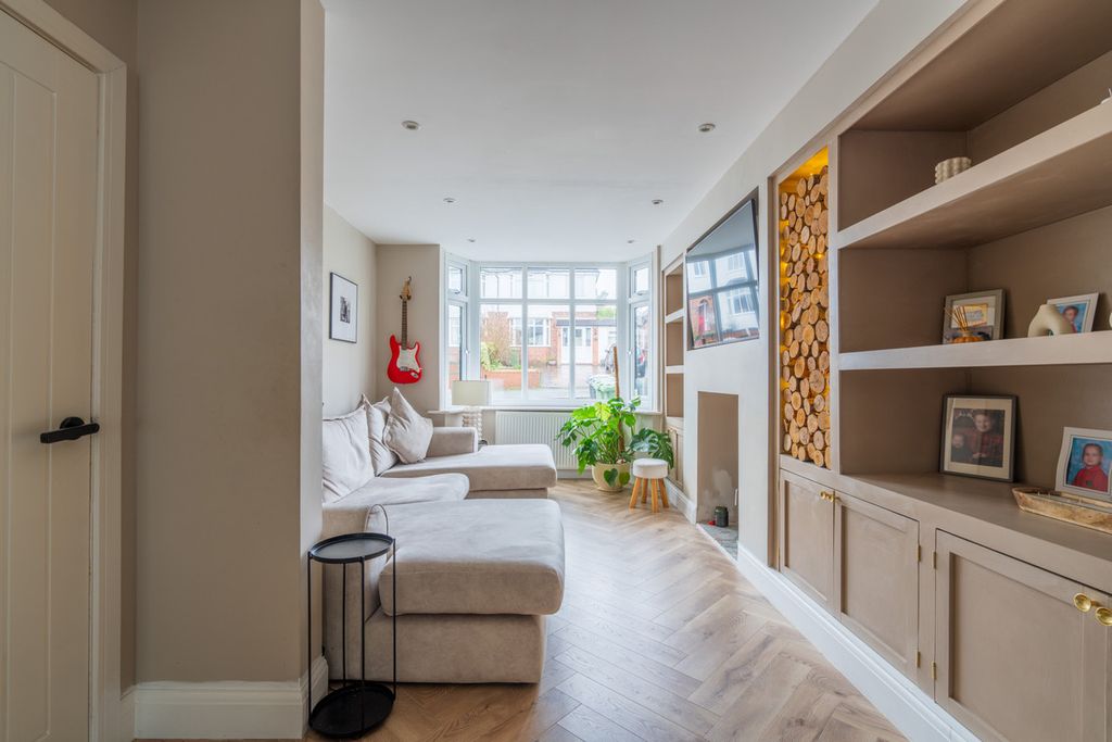 Property photo 3 of 21