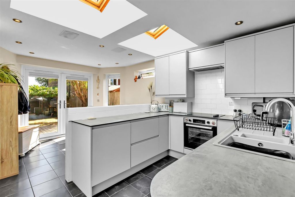 Property photo 2 of 23 Kitchen .Jpg