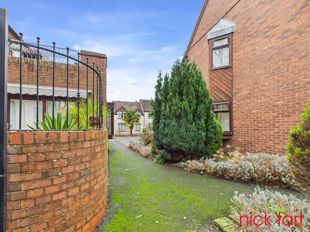 Property photo 3 of 9 Photo 8