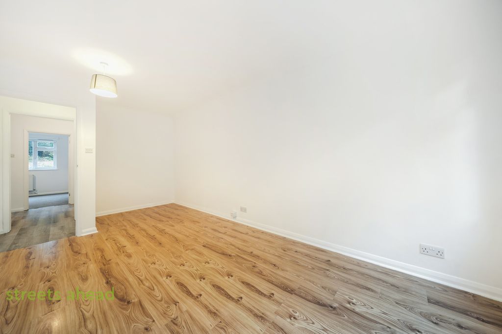 Property photo 2 of 10 B2199424-399F-452...