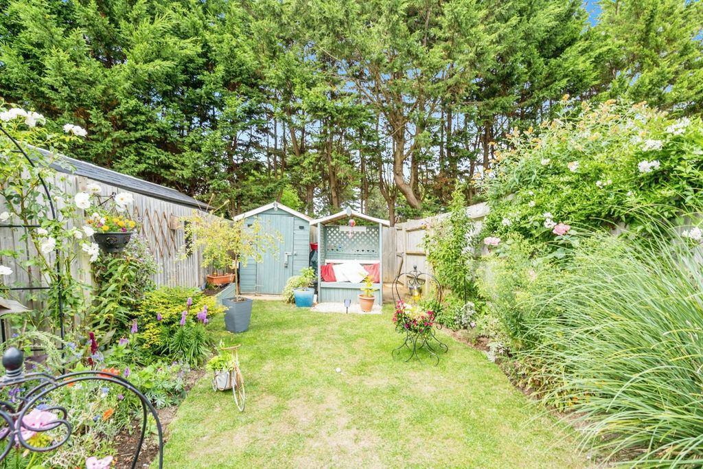 Property photo 2 of 17 Photo