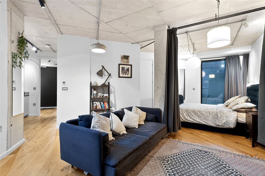 Property photo 1 of 20 Reception/Bedroom